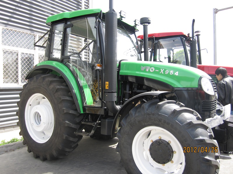 YTO X1004 Tractor