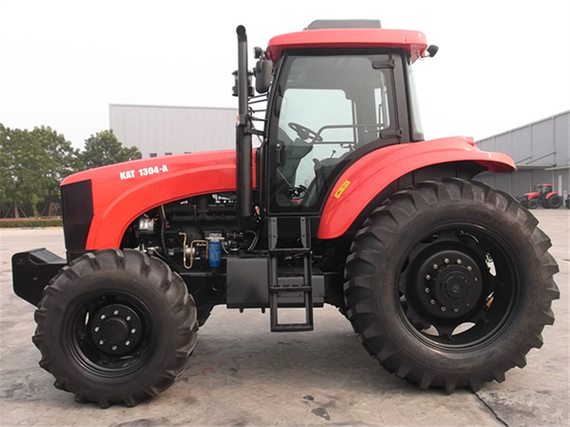 KAT 1304A tractor