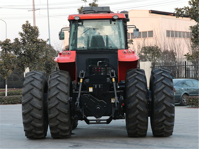 KAT 2204 tractor