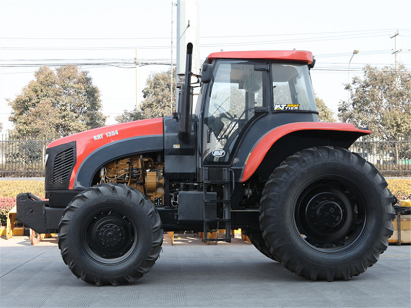 KAT 1304 tractor
