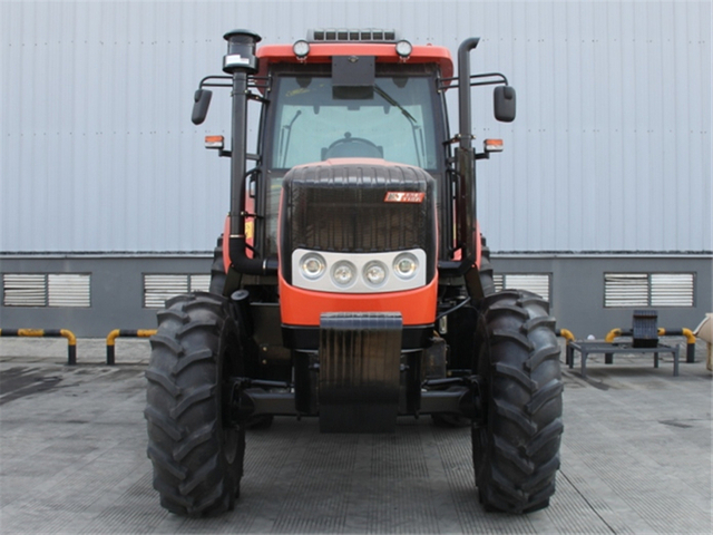KAT 1404A tractor