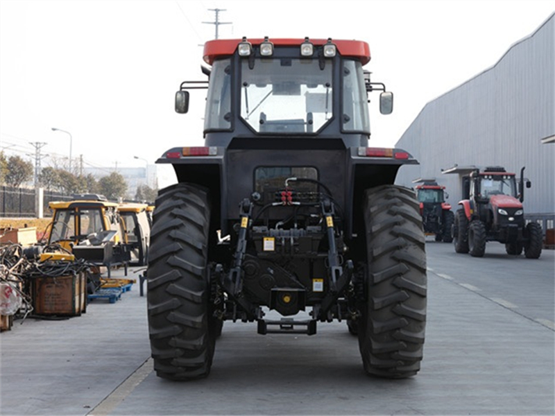 KAT 1304 tractor