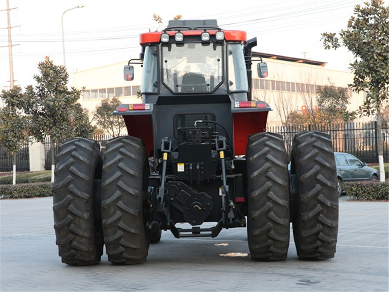 KAT 2804 tractor
