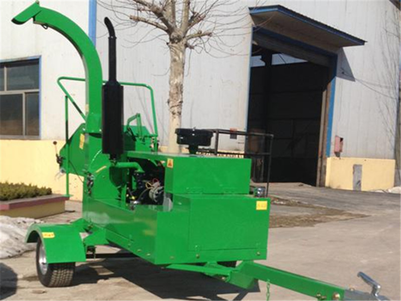 Wood Chipper with Diesel Engine