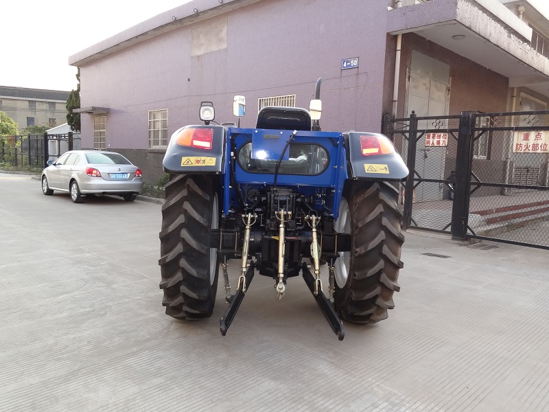 DF704 Tractor