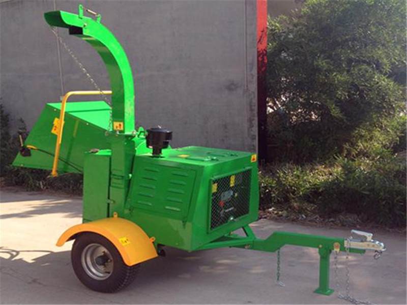 Wood Chipper with Diesel Engine