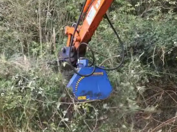  Wood Chipper in Excavator