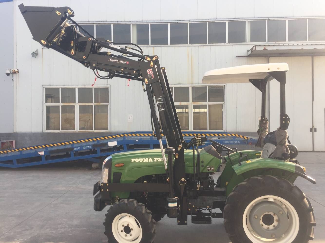 FM304T tractor with front end loader